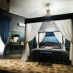 Momarooms , Naples Italy