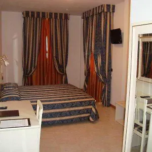 4* Hotel Oasi
